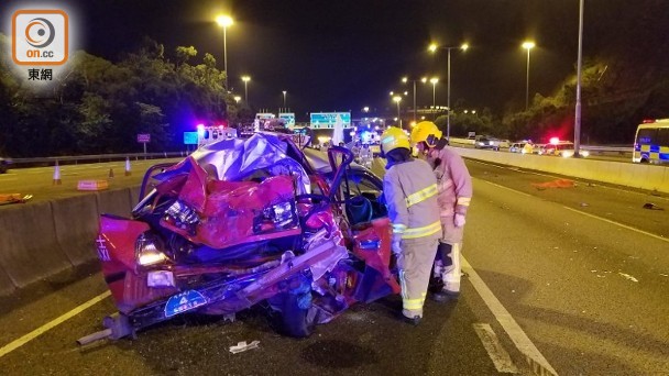 鄭州旅游大巴與出租車相撞5人死亡包括2名司機(jī)http://www.double379.com/